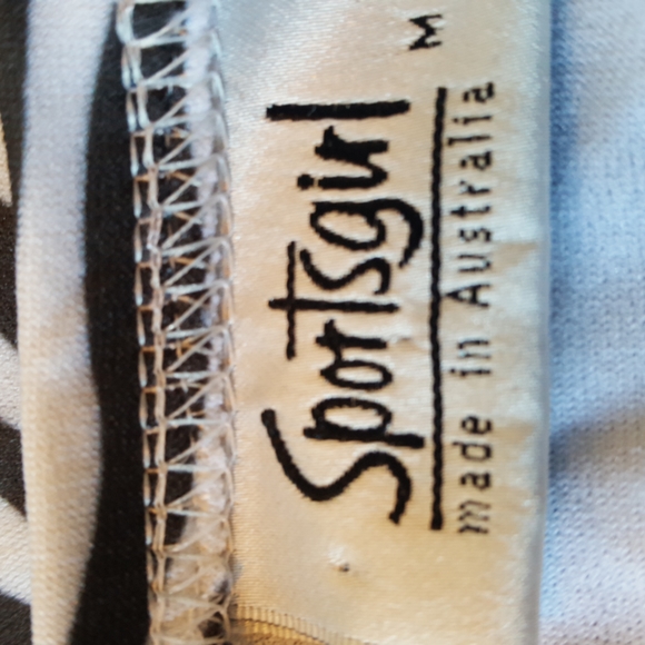 Animal print made in Australia medium lined attractive skirt. - Picture 3 of 4